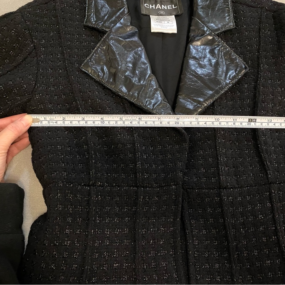 Authentic Chanel tweed jacket - Picture 11 of 12
